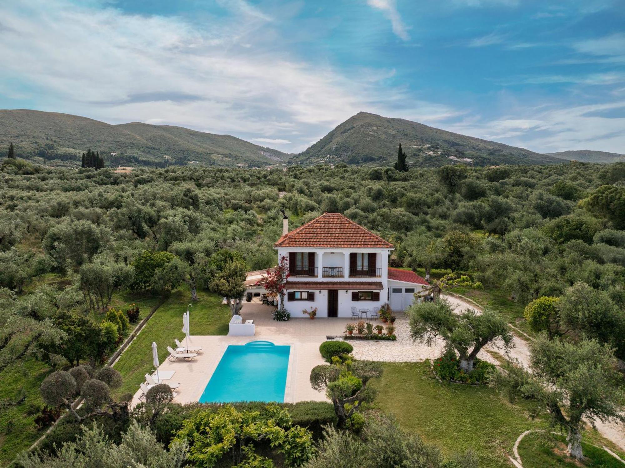 Villa Lola - 3 Bedrooms & Private Pool Lithakia  Extérieur photo