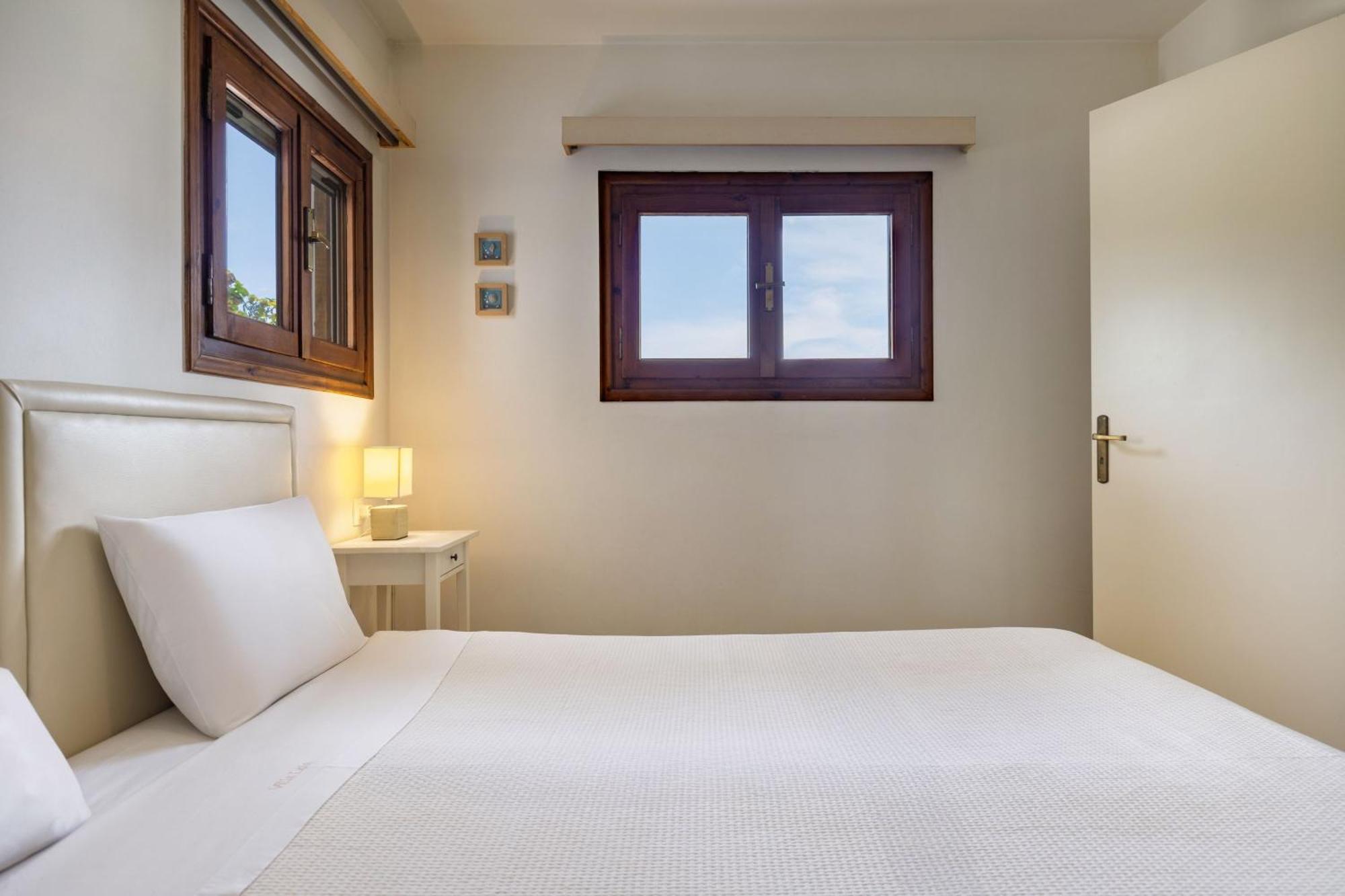 Villa Lola - 3 Bedrooms & Private Pool Lithakia  Extérieur photo